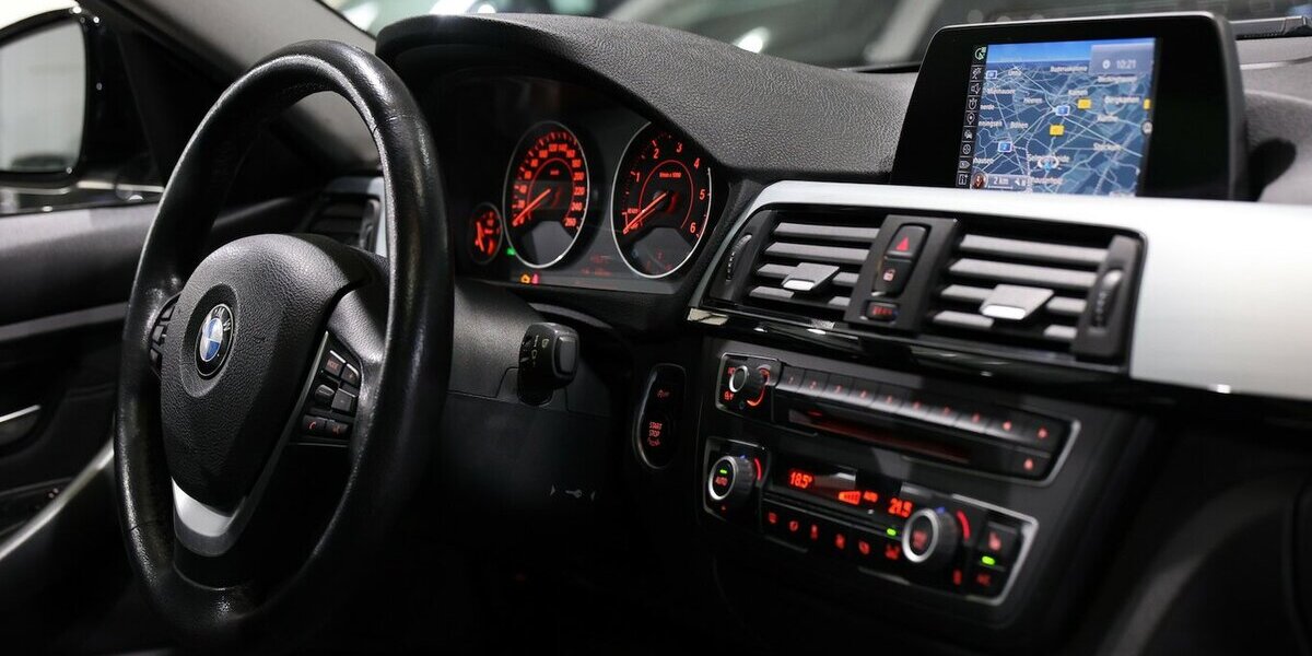 BMW 318d Touring blue PERFORMANCE SPORT / PANORAMA 80.000 km 15.111 &euro; Hamm 59077