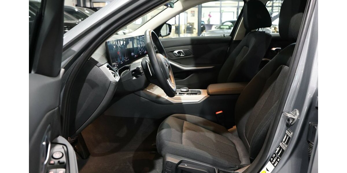 BMW 320d Touring xDrive SPORT / CURVED+NAVI+APPLE 32.000 km 29.993 &euro; Hamm 59077