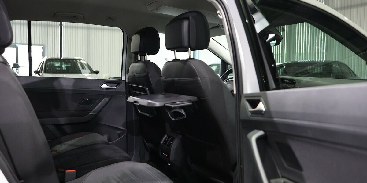 VW Touran 2.0 TDI DSG IQ Comfortline / 7-SITZE, LED 66.000 km 27.991 &euro; Hamm 59077