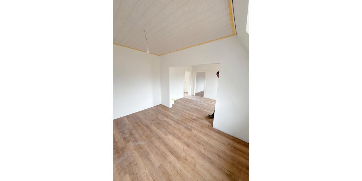 Dachgeschoßwohnung Dortmund Hörde - 3 Zimmer, 75 m&sup2;, 900&euro; | Angebot:26007013