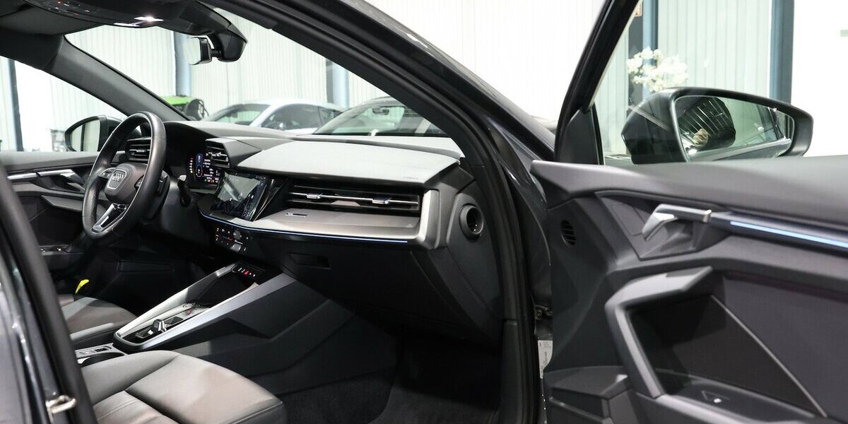 Audi A3 LIMOUSINE 30 TFSI S-LINE MATRIX, VOLL-LEDER 60.000 km 25.555 &euro; Hamm 59077