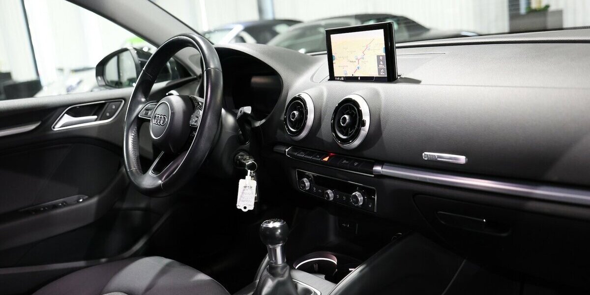 Audi A3 LIMOUSINE 1.4 TFSI BUSINESS / VIRTUAL-COCKPIT 119.000 km 16.333 &euro; Hamm 59077