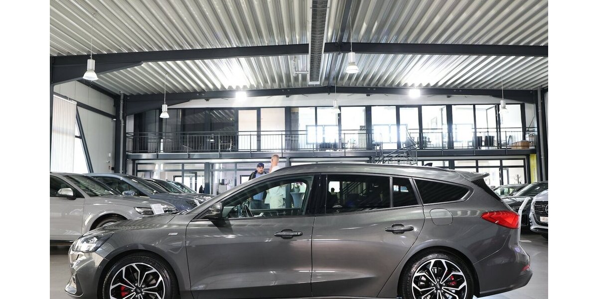 Ford Focus Tunier 1.5 EB ST-LINE-X SPORT / PANORAMA 108.000 km 16.555 &euro; Hamm 59077