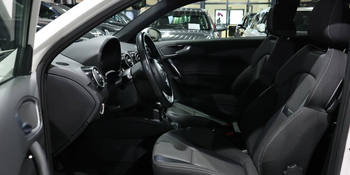 Audi A1 1.6 TDI SPORT WHITE / XENON, NAVI-MMI, LEDER 111.000 km 11.991 &euro; Hamm 59077