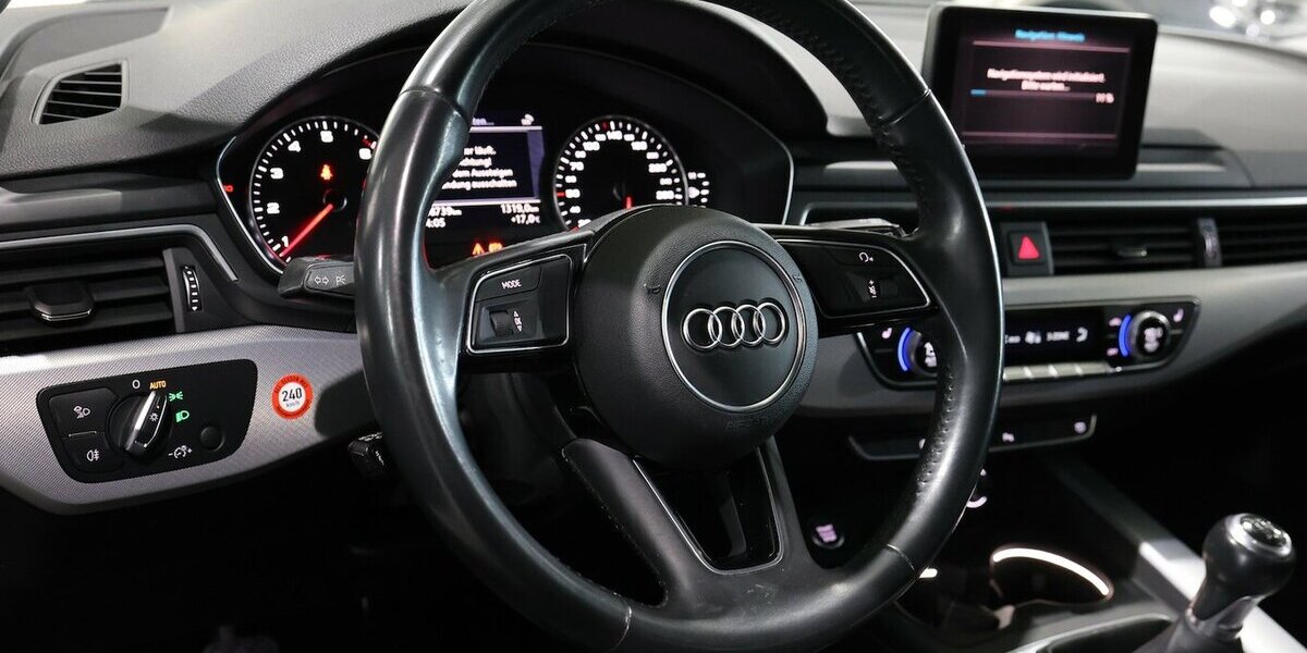 Audi A4 Avant 35 TFSI SPORT / 1.HAND / LED / NAVI+ 108.000 km 17.555 &euro; Hamm 59077