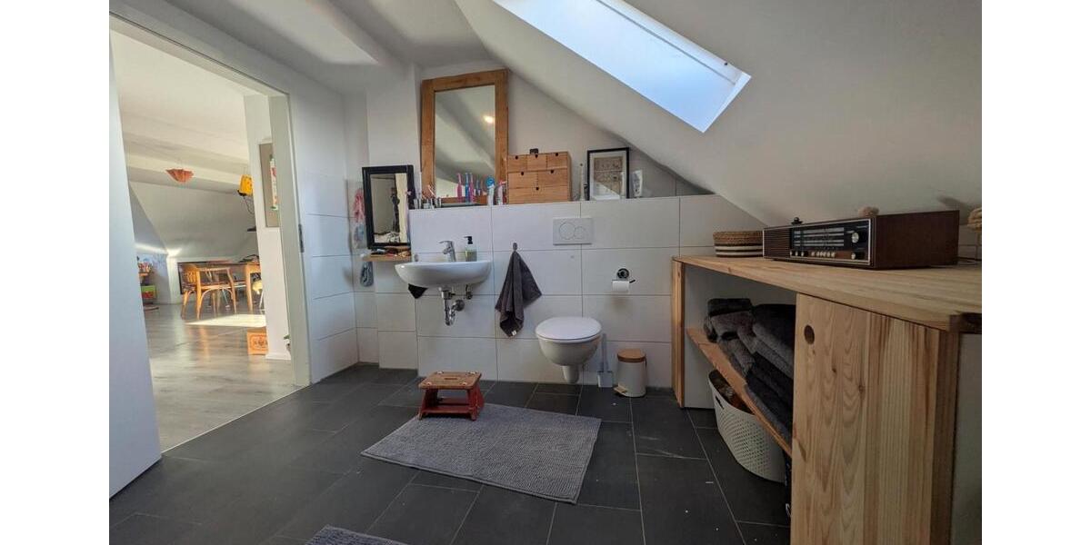 Dachgeschoßwohnung Bochum Günnigfeld - 4 Zimmer, 110 m&sup2;, 1.175&euro; | Angebot:26488136