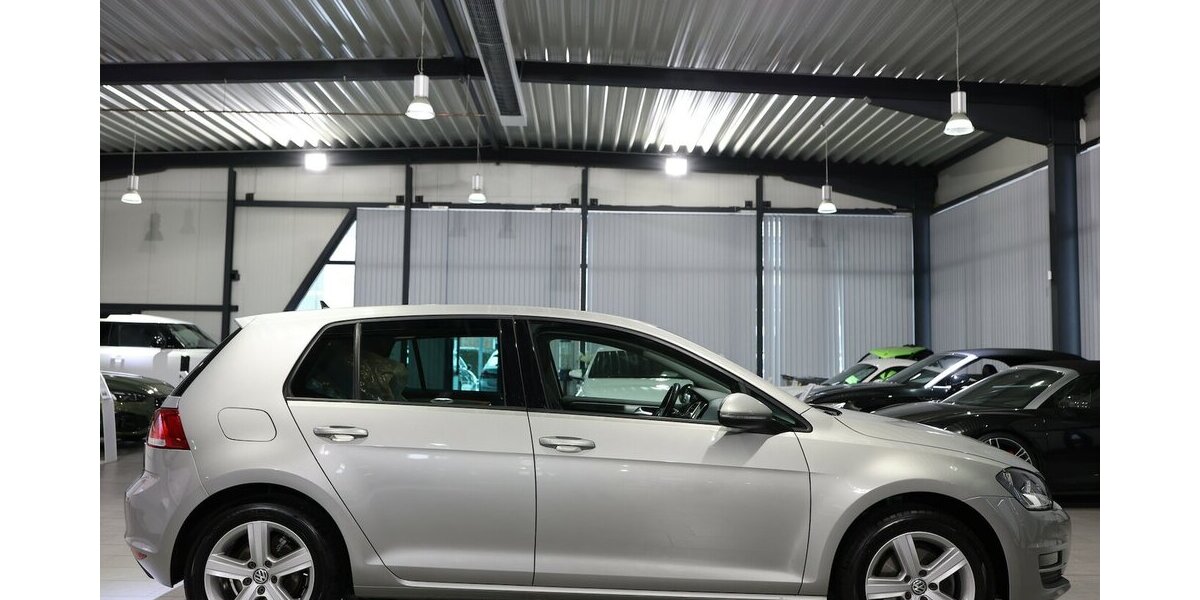VW Golf VII 1.6 TDI Comfortline COMPOSITION-COLOUR 143.000 km 10.997 &euro; Hamm 59077