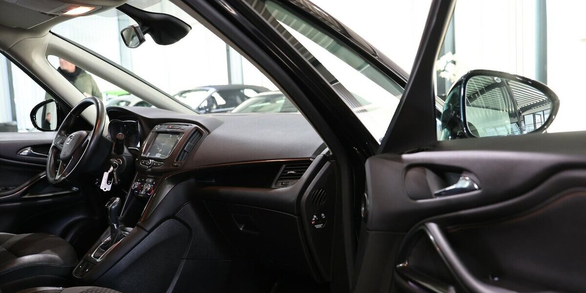 Opel Zafira C 1.6 SIDI T INNOVATION / 7-SITZER / LED 79.000 km 15.991 &euro; Hamm 59077