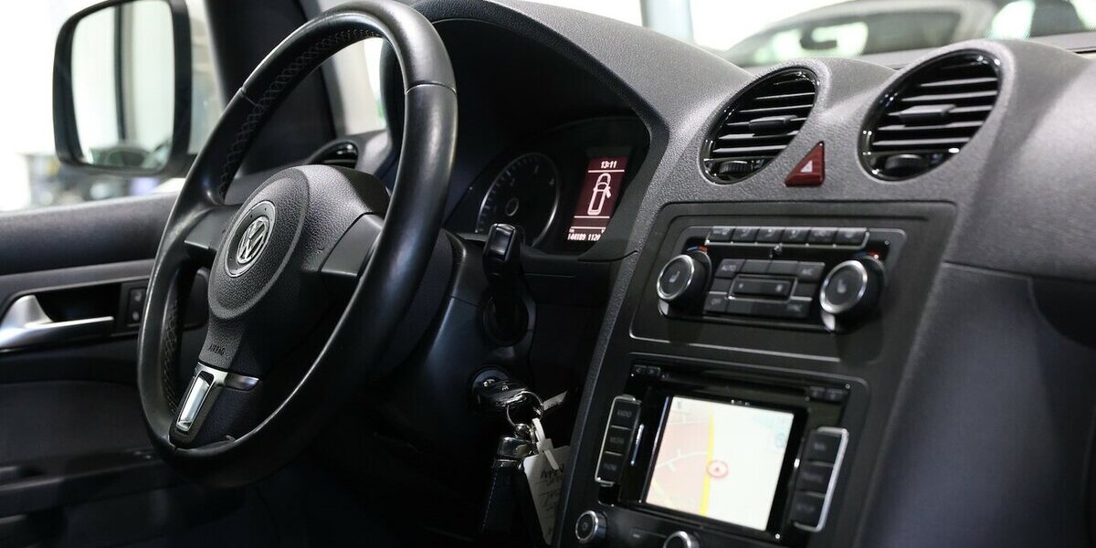 VW Caddy KOMBI 1.6 TDI DSG EDITION-30 WHITE & BLACK 144.000 km 14.881 &euro; Hamm 59077