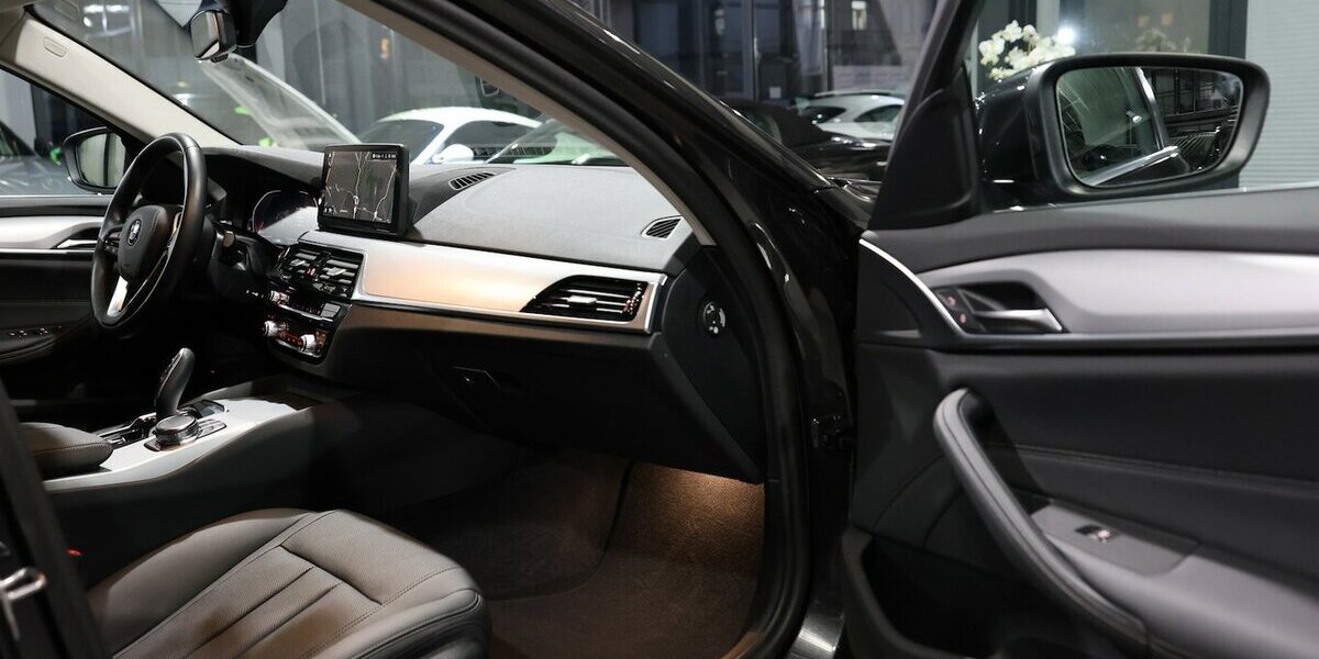 BMW 520d Touring xDrive BUSINESS EL.VOLL-LEDER, LED 14.000 km 38.444 &euro; Hamm 59077