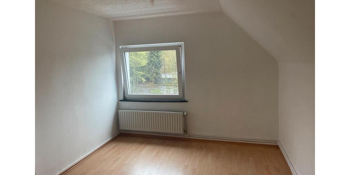 Dachgeschoßwohnung Iserlohn - 3.5 Zimmer, 80 m&sup2;, 500&euro; | Angebot:25903478