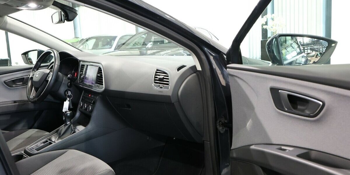 Seat Leon 1.6 TDI STYLE / NAVI-PLUS+APPLE+ANDROID 111.000 km 12.777 &euro; Hamm 59077