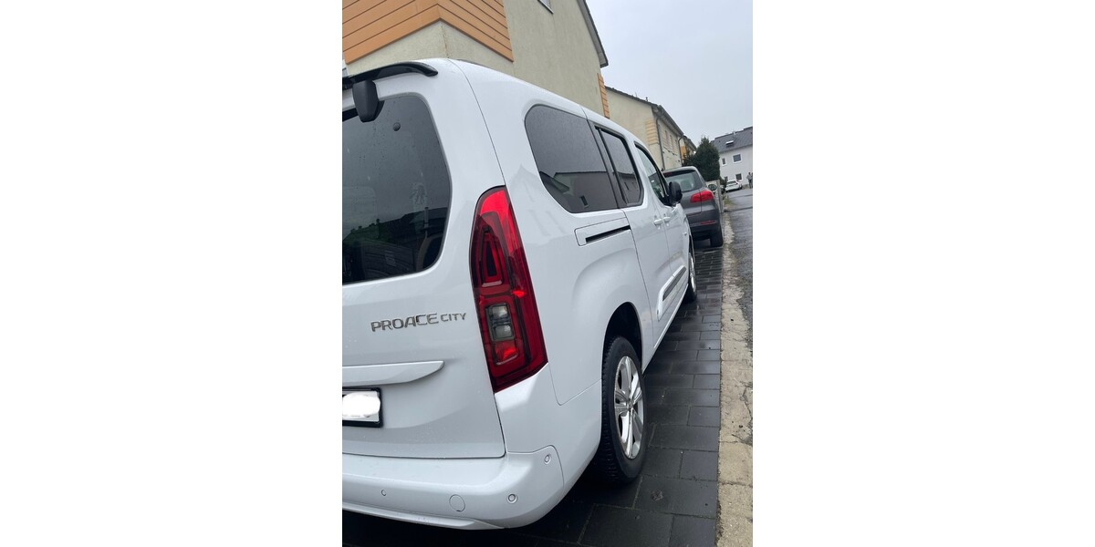 Toyota pro ace city verso 82.000 km 22.800 &euro; Dortmund 44135