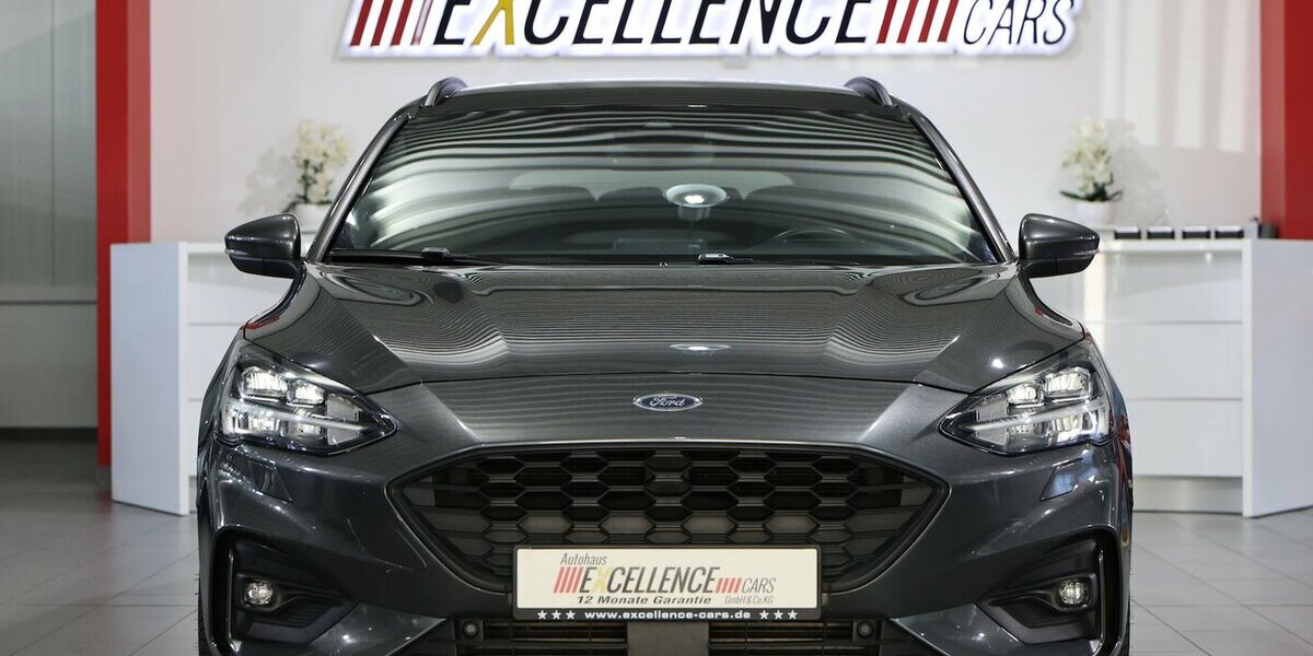 Ford Focus Tunier 1.5 EB ST-LINE-X SPORT / PANORAMA 108.000 km 16.555 &euro; Hamm 59077