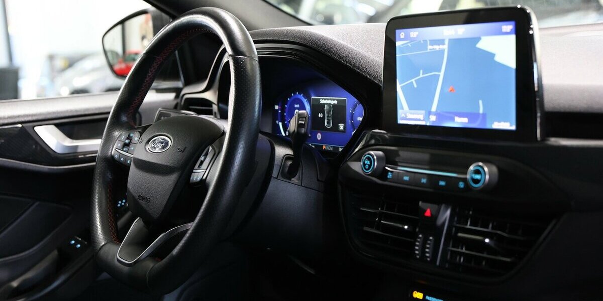 Ford Focus Tunier 1.5 EB ST-LINE-X SPORT / PANORAMA 108.000 km 16.555 &euro; Hamm 59077