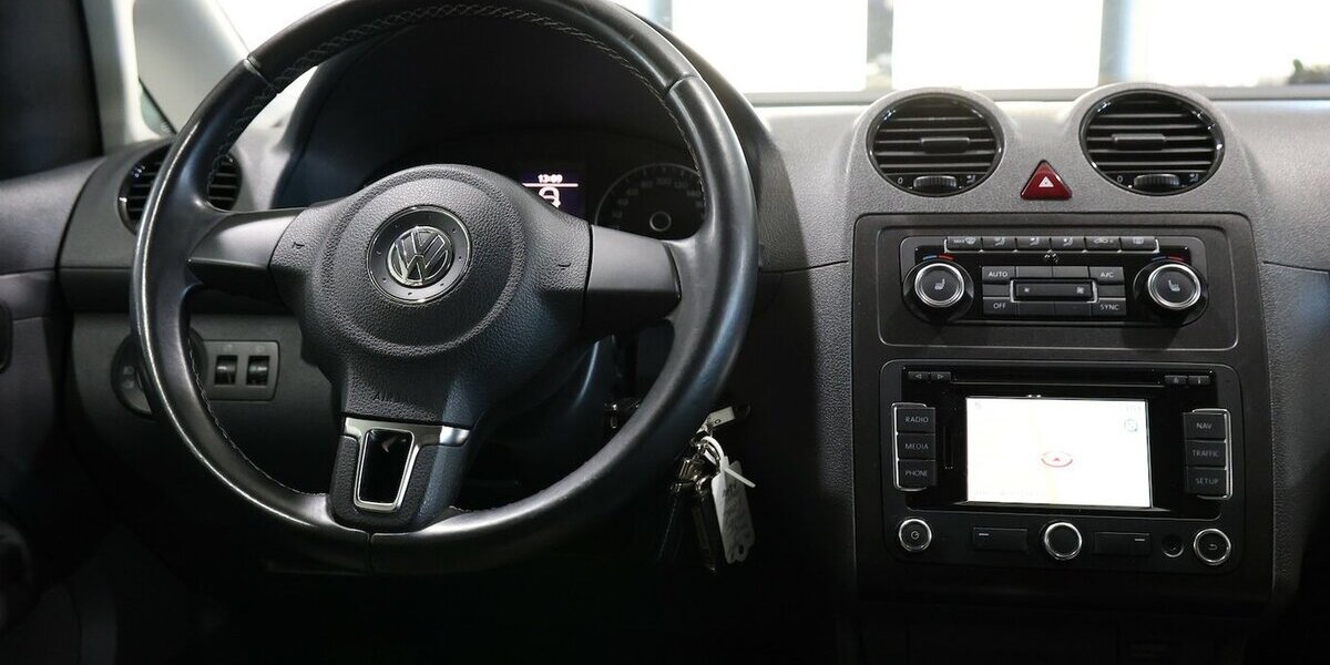 VW Caddy KOMBI 1.6 TDI DSG EDITION-30 WHITE & BLACK 144.000 km 14.881 &euro; Hamm 59077