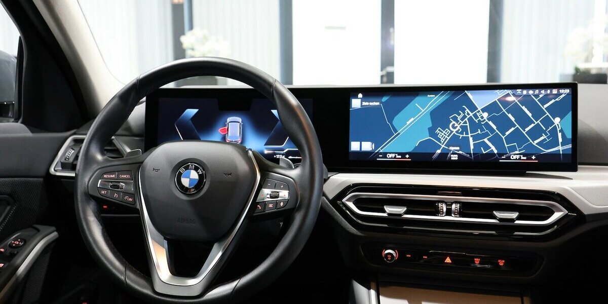 BMW 320d Touring xDrive SPORT / CURVED+NAVI+APPLE 32.000 km 29.993 &euro; Hamm 59077