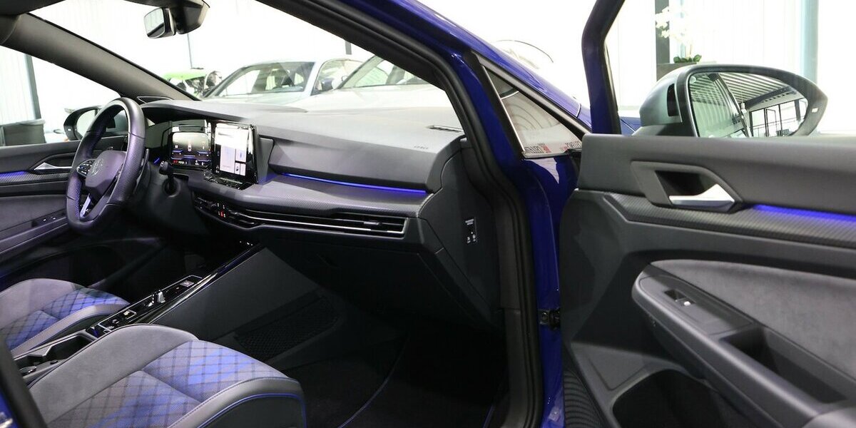 VW Golf VIII 2.0 TSI DSG 4M R-PERFROMANCE BLACK STY 40.000 km 35.555 &euro; Hamm 59077