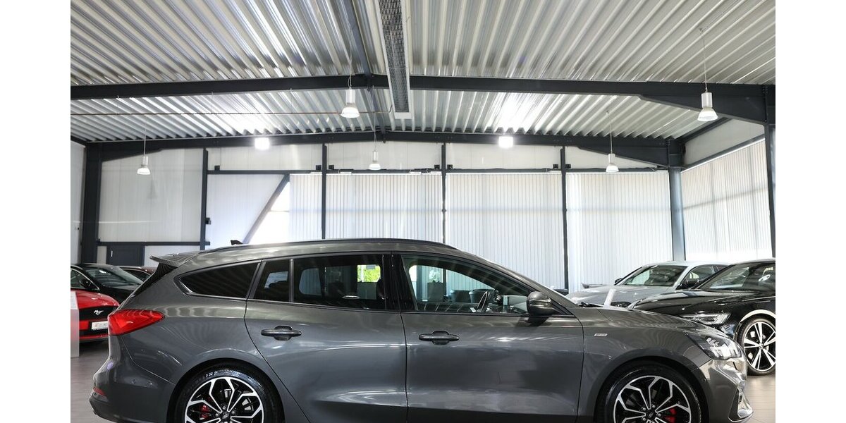 Ford Focus Tunier 1.5 EB ST-LINE-X SPORT / PANORAMA 108.000 km 16.555 &euro; Hamm 59077