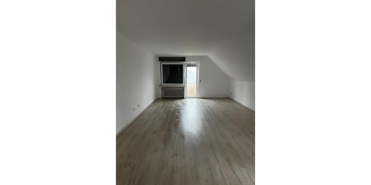 Dachgeschoßwohnung Iserlohn - 3 Zimmer, 135 m&sup2;, 1.150&euro; | Angebot:25839787