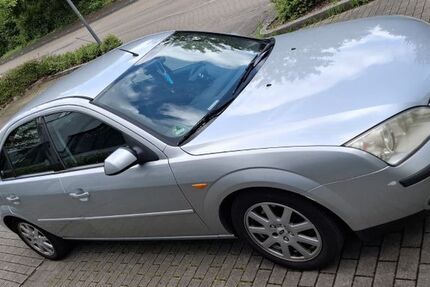Ford Mondeo 98.200 km 2.500 &euro; Bochum 44801