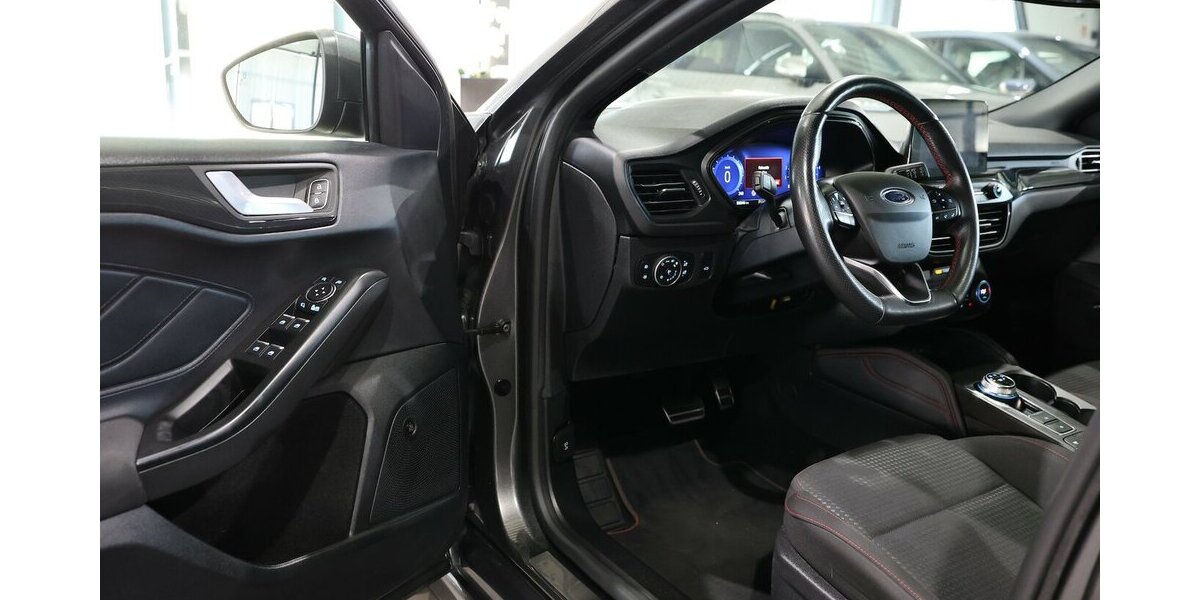 Ford Focus Tunier 1.5 EB ST-LINE-X SPORT / PANORAMA 108.000 km 16.555 &euro; Hamm 59077