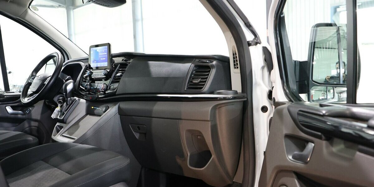 Ford Tourneo Custom 2.0 TDCI 320 L1 / 8-SITZER / NAVI 119.000 km 28.444 &euro; Hamm 59077