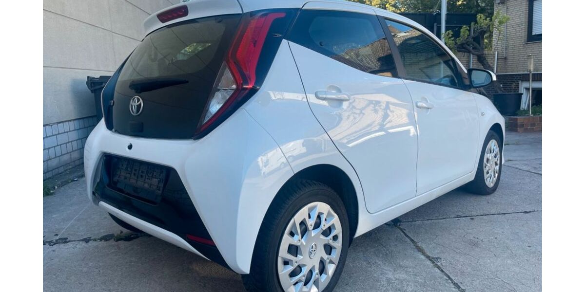 Toyota Aygo (X) 97.500 km 8.700 &euro; Herne 44653