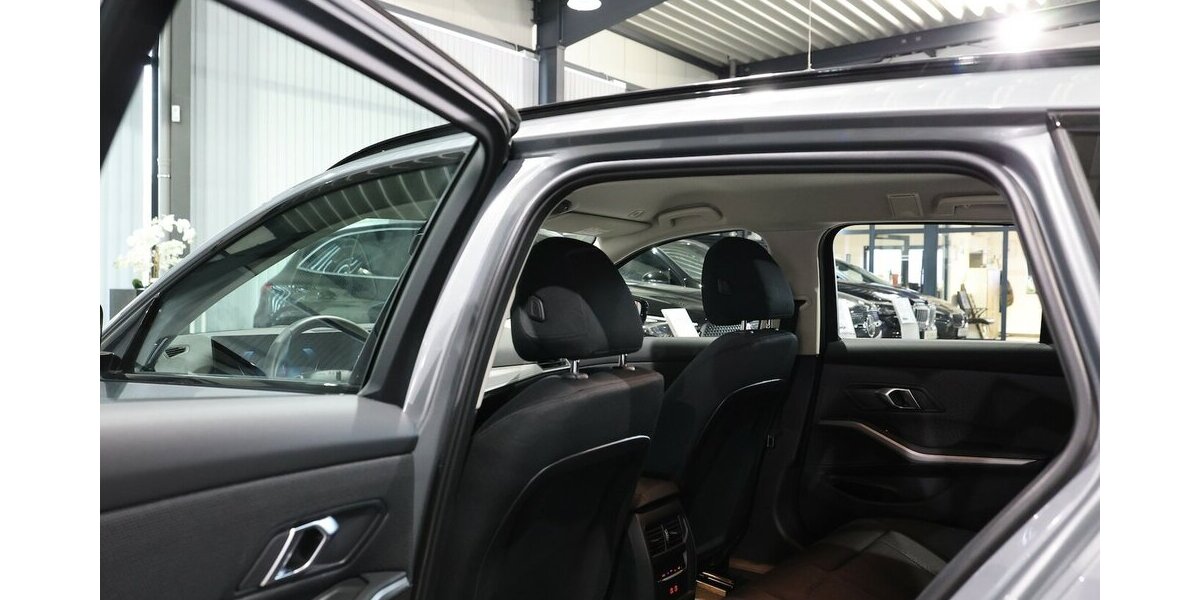 BMW 320d Touring xDrive SPORT / CURVED+NAVI+APPLE 32.000 km 29.993 &euro; Hamm 59077