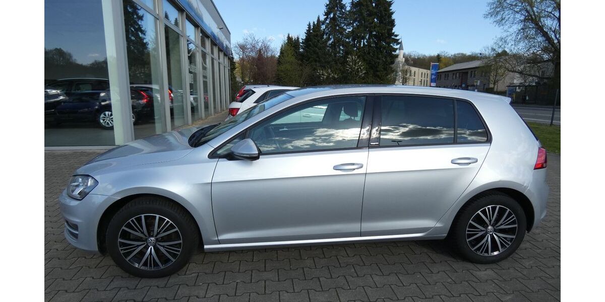 VW Golf 134.000 km 9.599 &euro; Bergkamen 59192