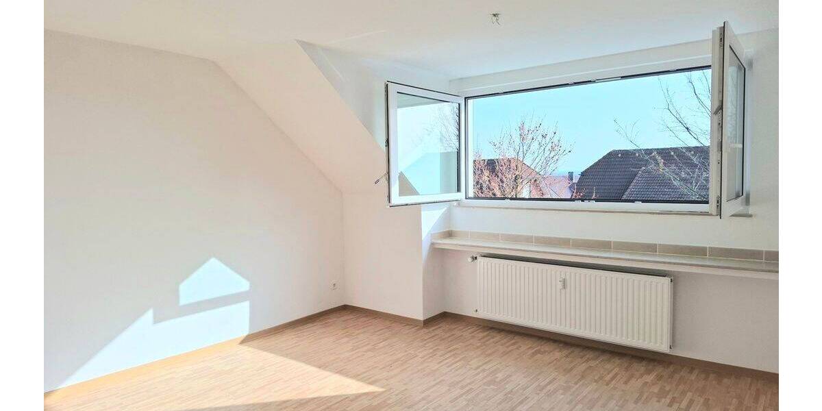 Recklinghausen-Suderwich! Renovierte, helle Dachgeschosswohnung in einem gepflegten Mehrfamilienhaus - Etagenwohnung Recklinghausen Suderwich | Angebot:25959739