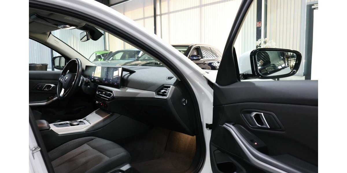 BMW 318d Touring SPORT SHADOW CURVED+NAV+KAMERA,LED 105.000 km 23.883 &euro; Hamm 59077