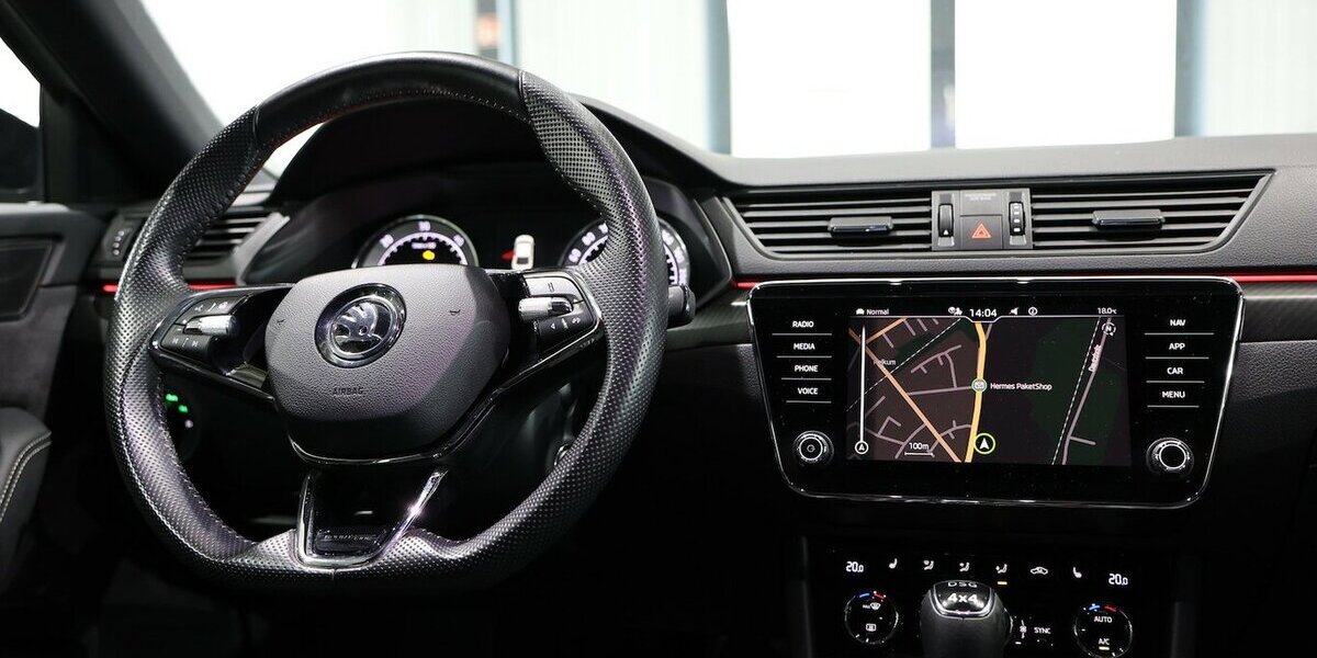 Skoda Superb LIMO TDI DSG 4x4 SPORTLINE GREY & BLACK 97.000 km 27.777 &euro; Hamm 59077