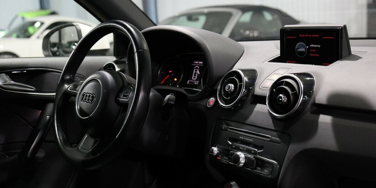 Audi A1 1.6 TDI SPORT WHITE / XENON, NAVI-MMI, LEDER 111.000 km 11.991 &euro; Hamm 59077