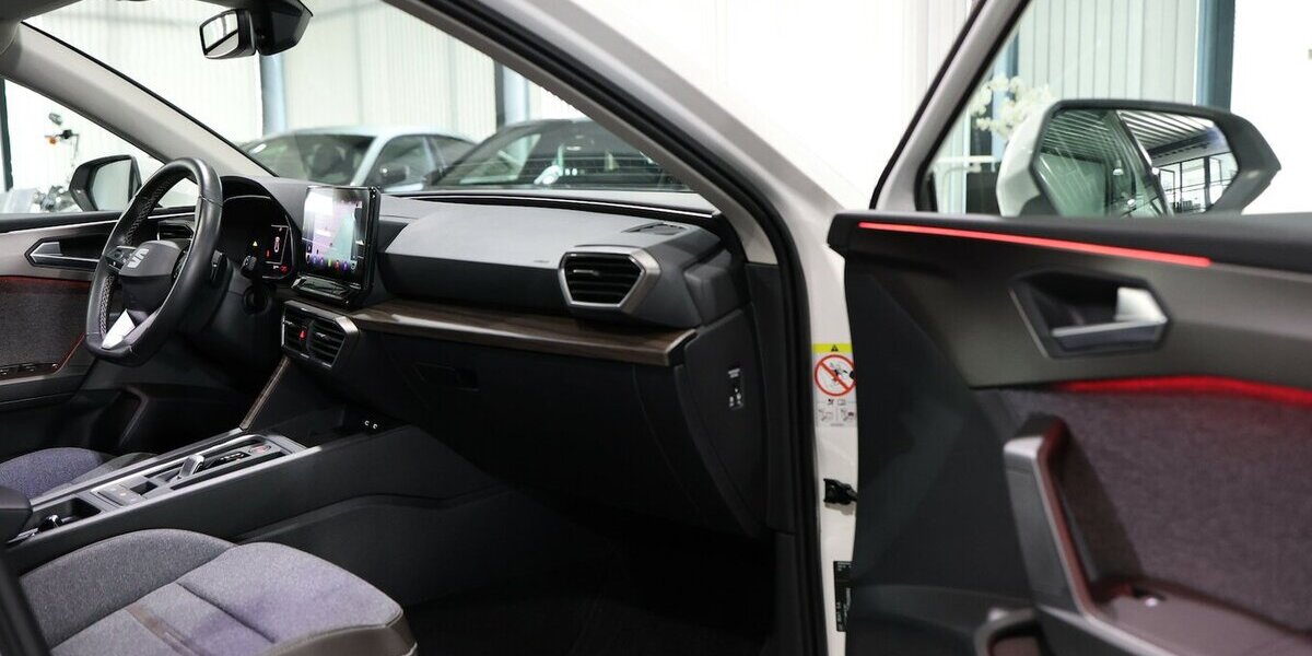 Seat Leon ST 2.0 TDI DSG XCELLENCE / LEDER / ACC+LANE 75.000 km 18.888 &euro; Hamm 59077