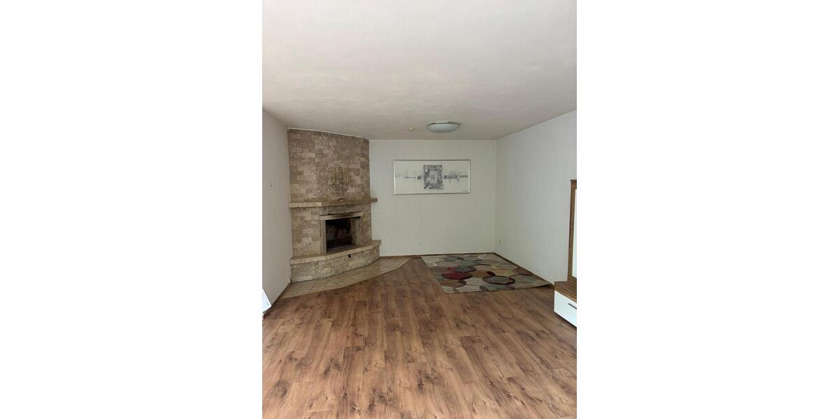 Etagenwohnung Lünen Alstedde - 8 Zimmer, 216 m&sup2;, 1.890&euro; | Angebot:26051024