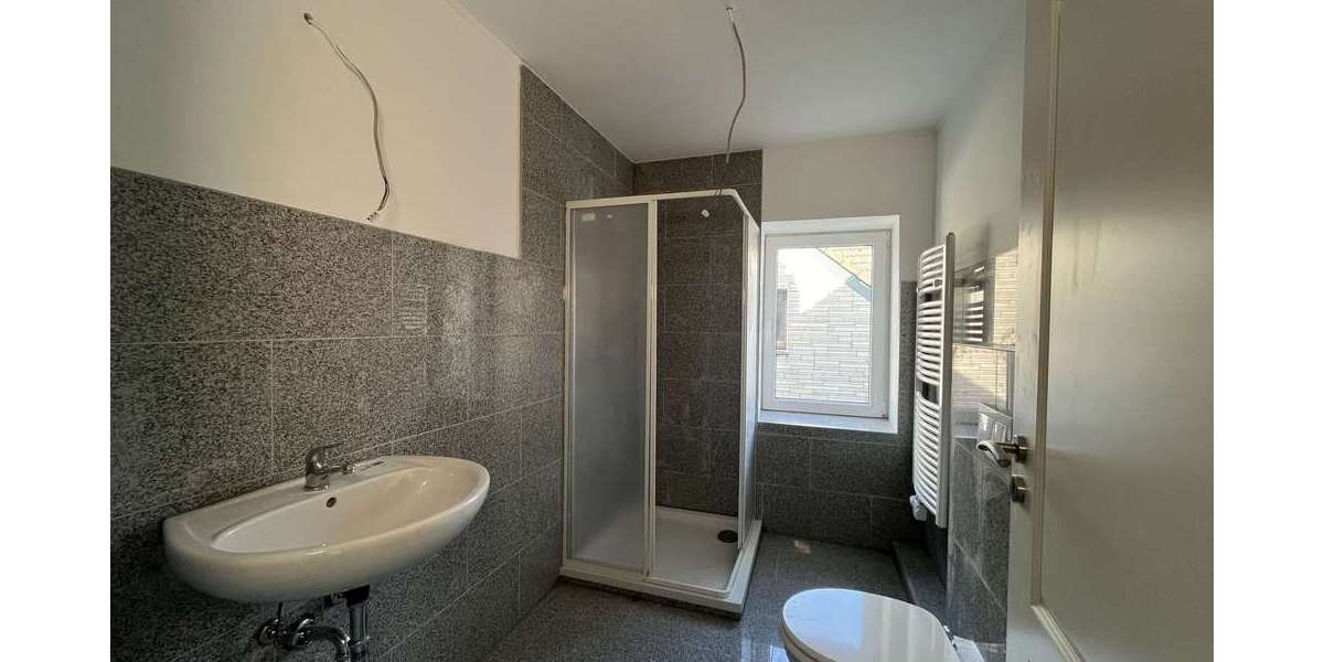 Frisch sanierte Dachgeschoss Wohnung mit 2 Zimmern und Terasse in Herne, Baukau-West - Etagenwohnung Herne Wanne | Angebot:17330341