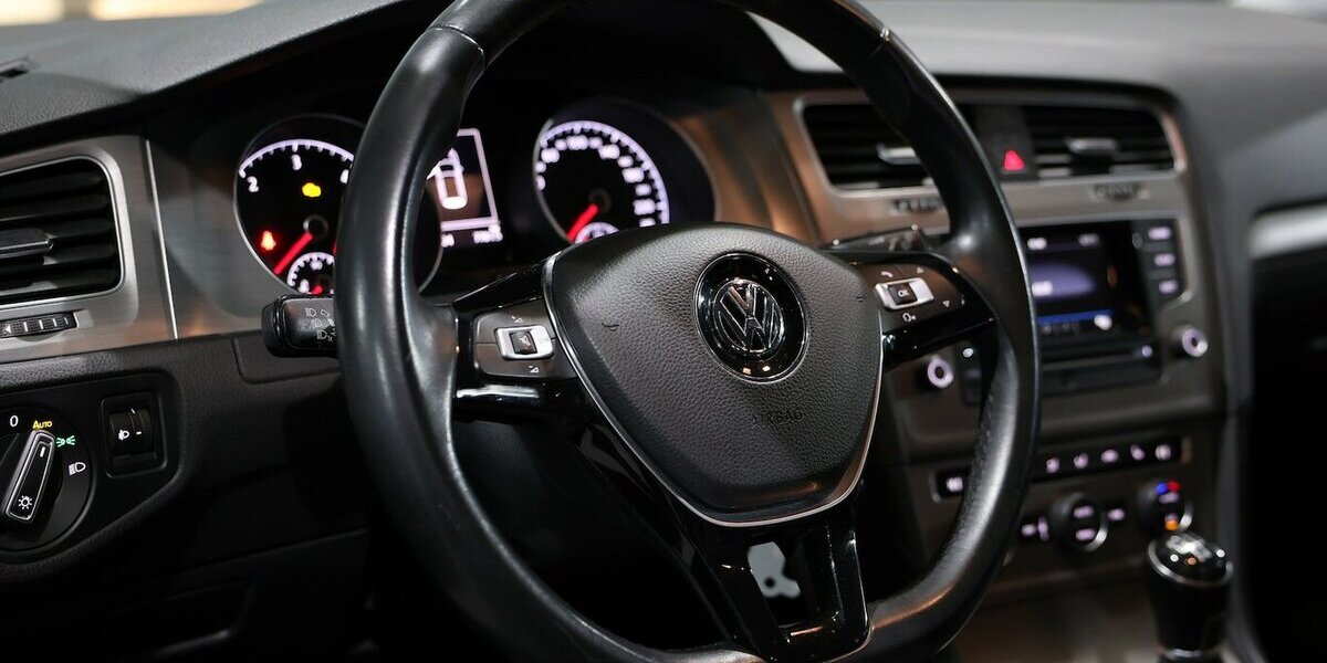 VW Golf VII 1.6 TDI Comfortline COMPOSITION-COLOUR 143.000 km 10.997 &euro; Hamm 59077