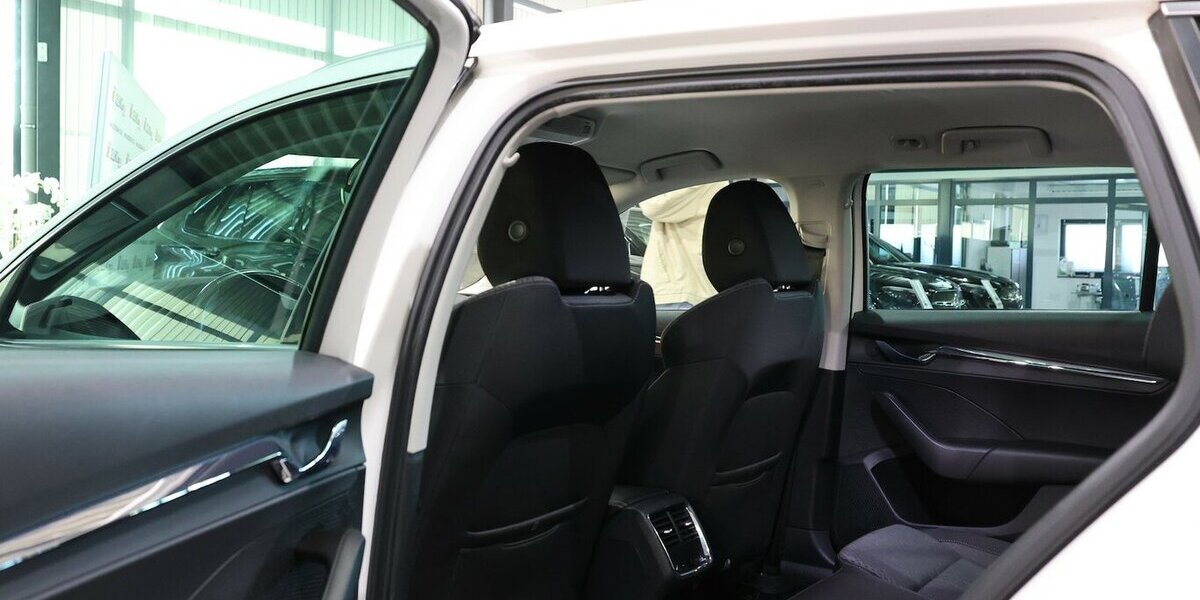 Skoda Octavia Combi 2.0 TDI FIRST-EDITION WHITE / LED 152.000 km 15.881 &euro; Hamm 59077