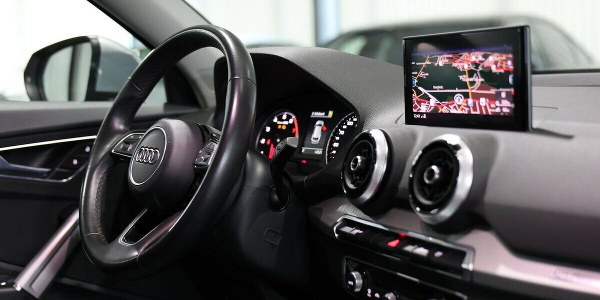 Audi Q2 35 TFSI ADVANCED SILVER & BLACK / LED, LEDER 97.000 km 20.992 &euro; Hamm 59077