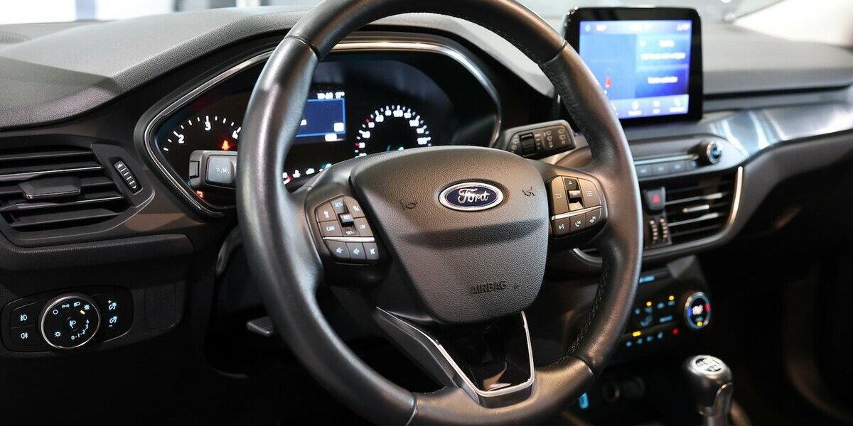 Ford Focus LIMOUSINE 1.5 EcoBlue ACTIVE WHITE / LED 83.000 km 13.991 &euro; Hamm 59077