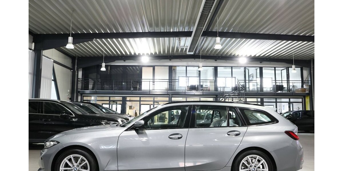 BMW 320d Touring xDrive SPORT / CURVED+NAVI+APPLE 32.000 km 29.993 &euro; Hamm 59077