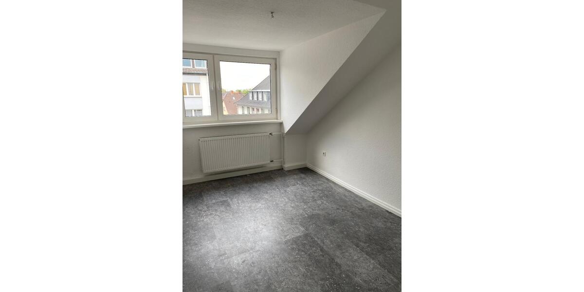 Dachgeschoßwohnung Castrop-Rauxel Becklem - 3.5 Zimmer, 80 m&sup2;, 680&euro; | Angebot:26268770