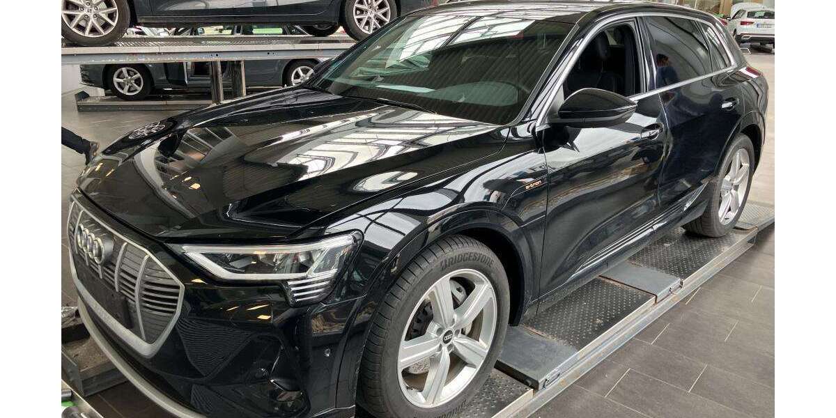 Audi e-tron 52.415 km 33.940 &euro; Hagen 58091