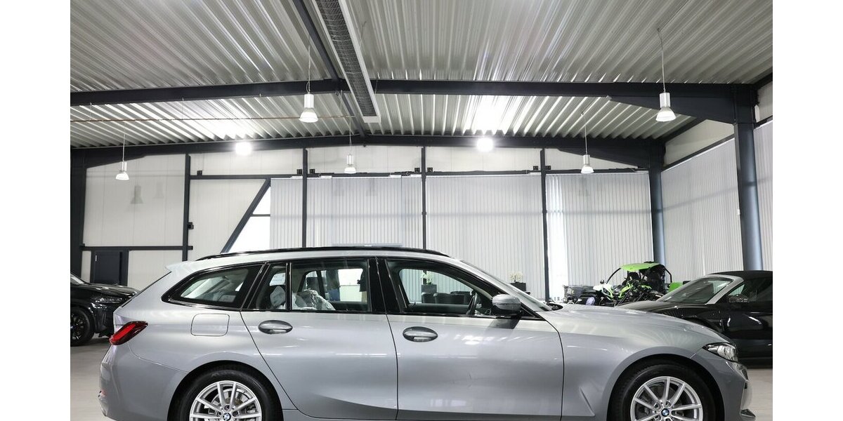 BMW 320d Touring xDrive SPORT / CURVED+NAVI+APPLE 32.000 km 29.993 &euro; Hamm 59077