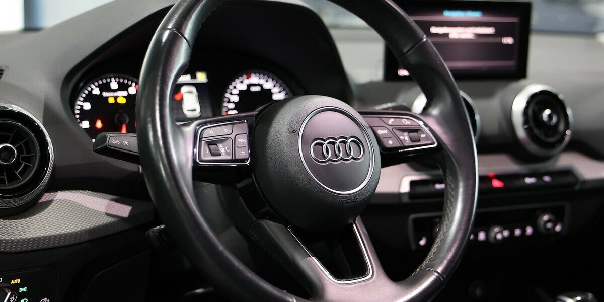 Audi Q2 35 TFSI ADVANCED SILVER & BLACK / LED, LEDER 97.000 km 20.992 &euro; Hamm 59077