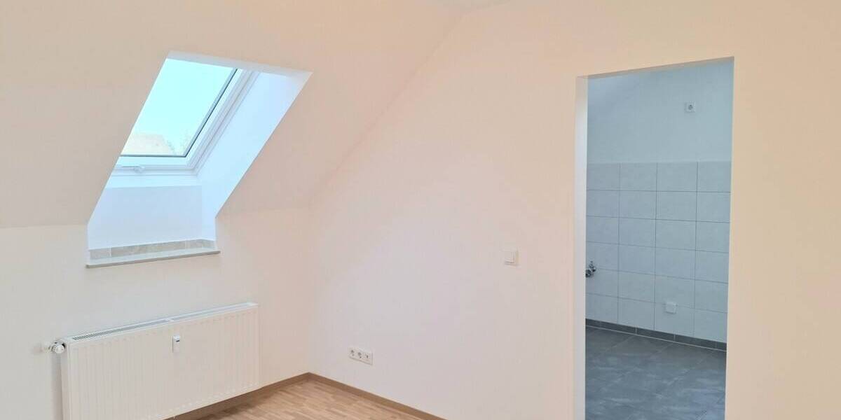 Recklinghausen-Suderwich! Renovierte, helle Dachgeschosswohnung in einem gepflegten Mehrfamilienhaus - Etagenwohnung Recklinghausen Suderwich | Angebot:25959739