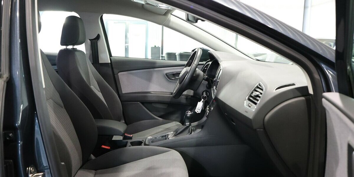 Seat Leon 1.6 TDI STYLE / NAVI-PLUS+APPLE+ANDROID 111.000 km 12.777 &euro; Hamm 59077