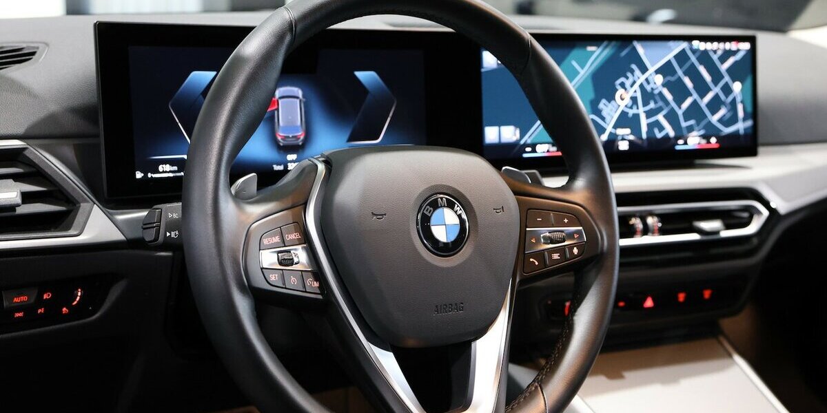 BMW 320d Touring xDrive SPORT / CURVED+NAVI+APPLE 32.000 km 29.993 &euro; Hamm 59077