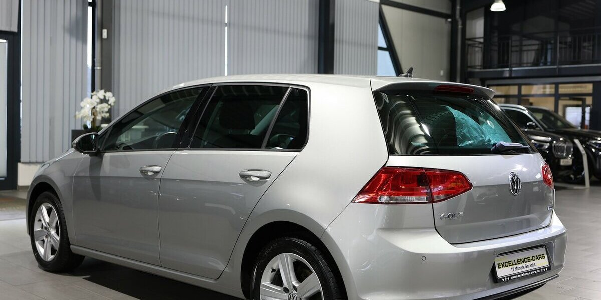 VW Golf VII 1.6 TDI Comfortline COMPOSITION-COLOUR 143.000 km 10.997 &euro; Hamm 59077